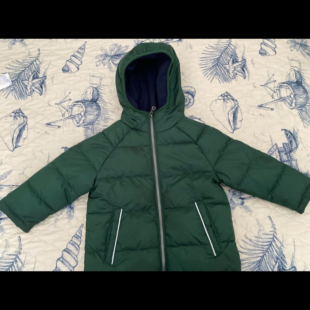 Winter is coming , snow jacket green like new .